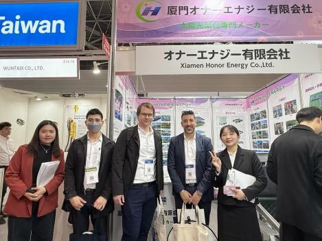 Цветовите на црешите цветаат во Јапонија, се враќаат со почести